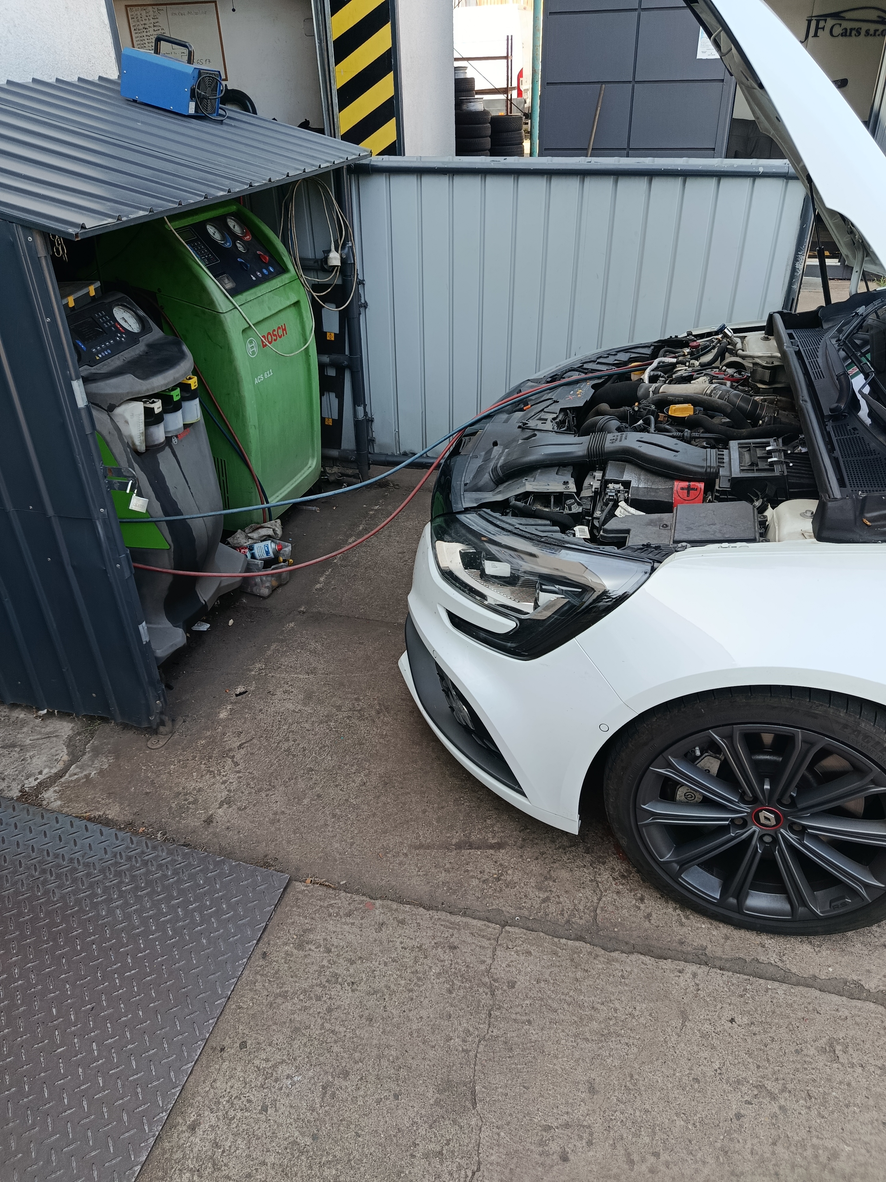 JF Cars PNEUSERVIS Dědeček foto 2