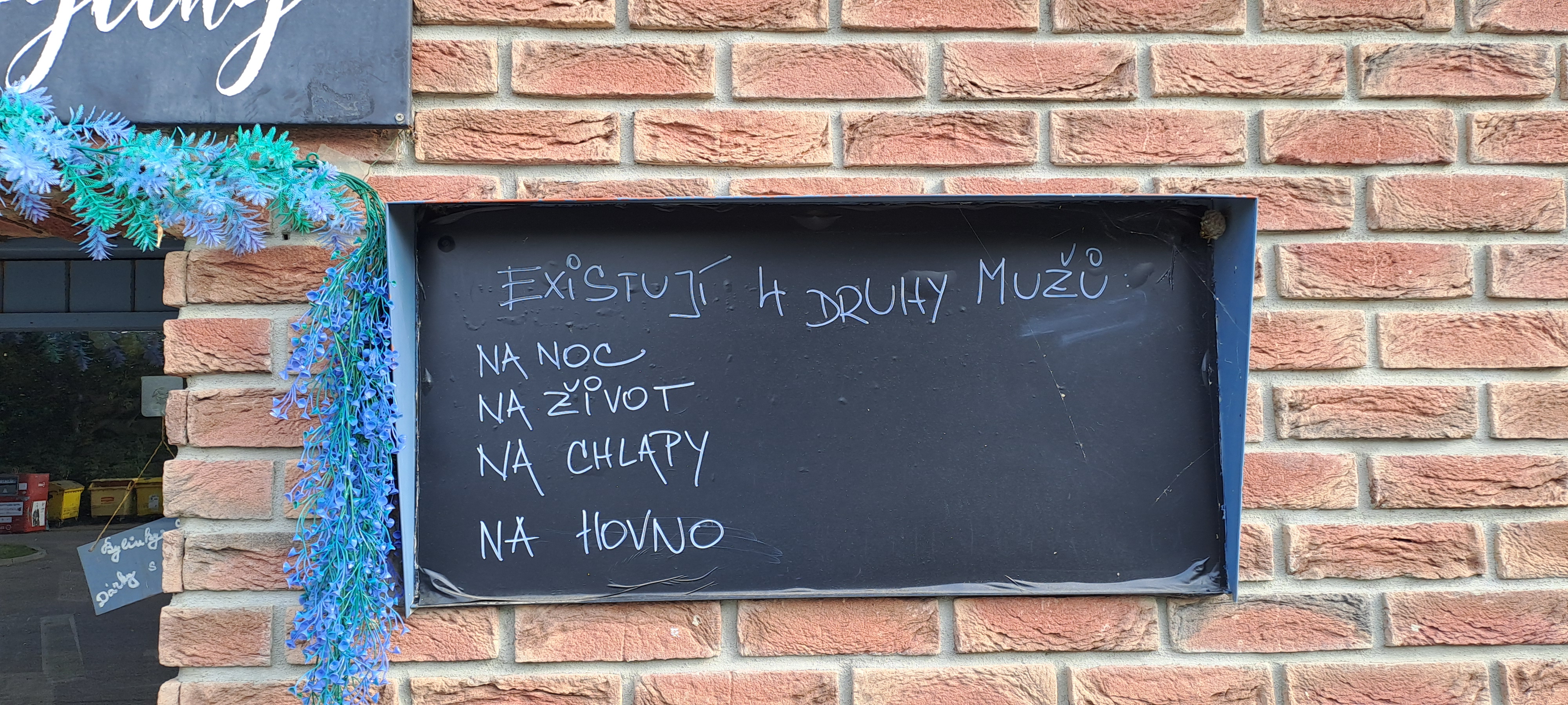 Květiny na náměstí foto 1