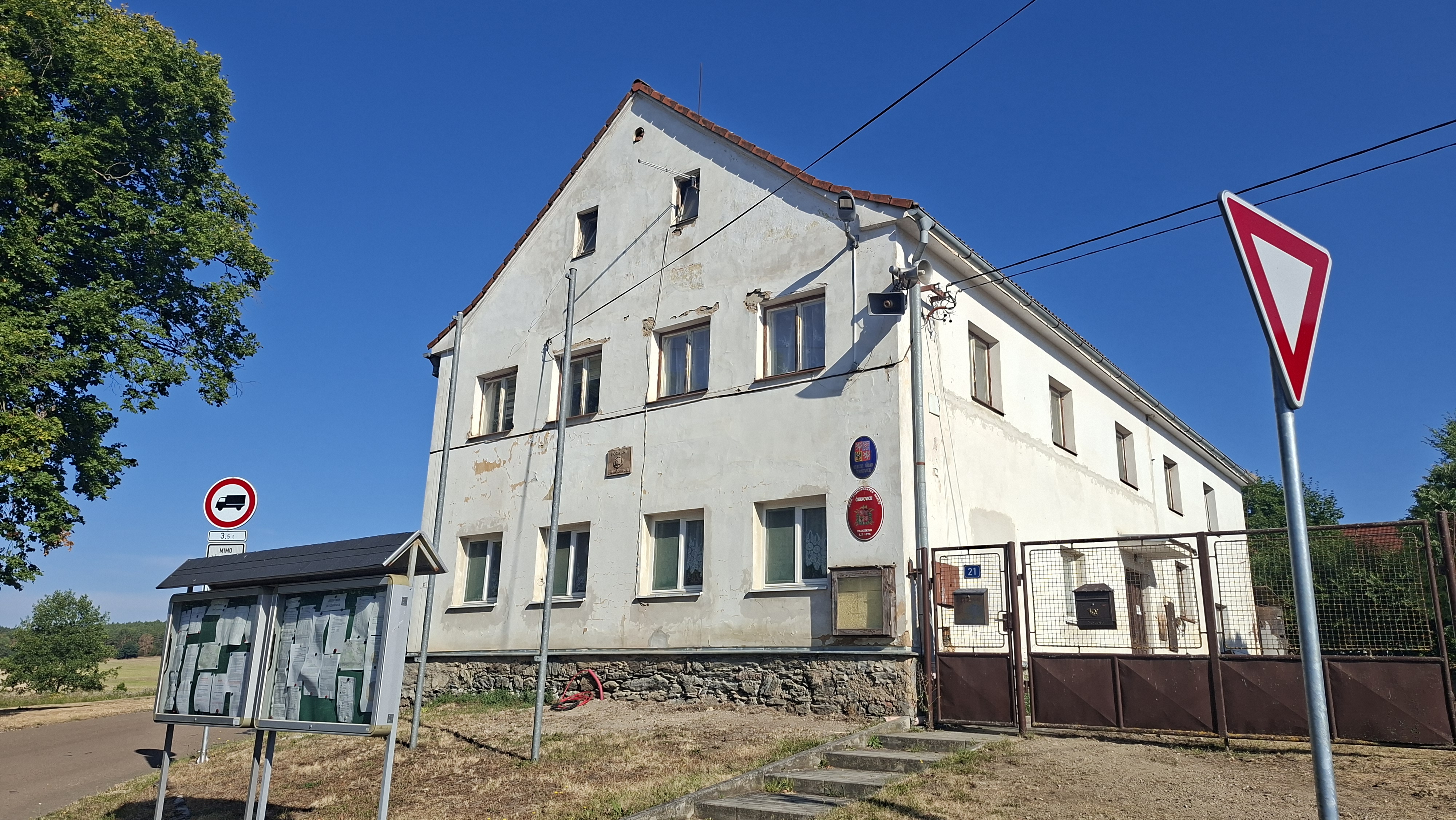 Černovice - obecní úřad foto 1