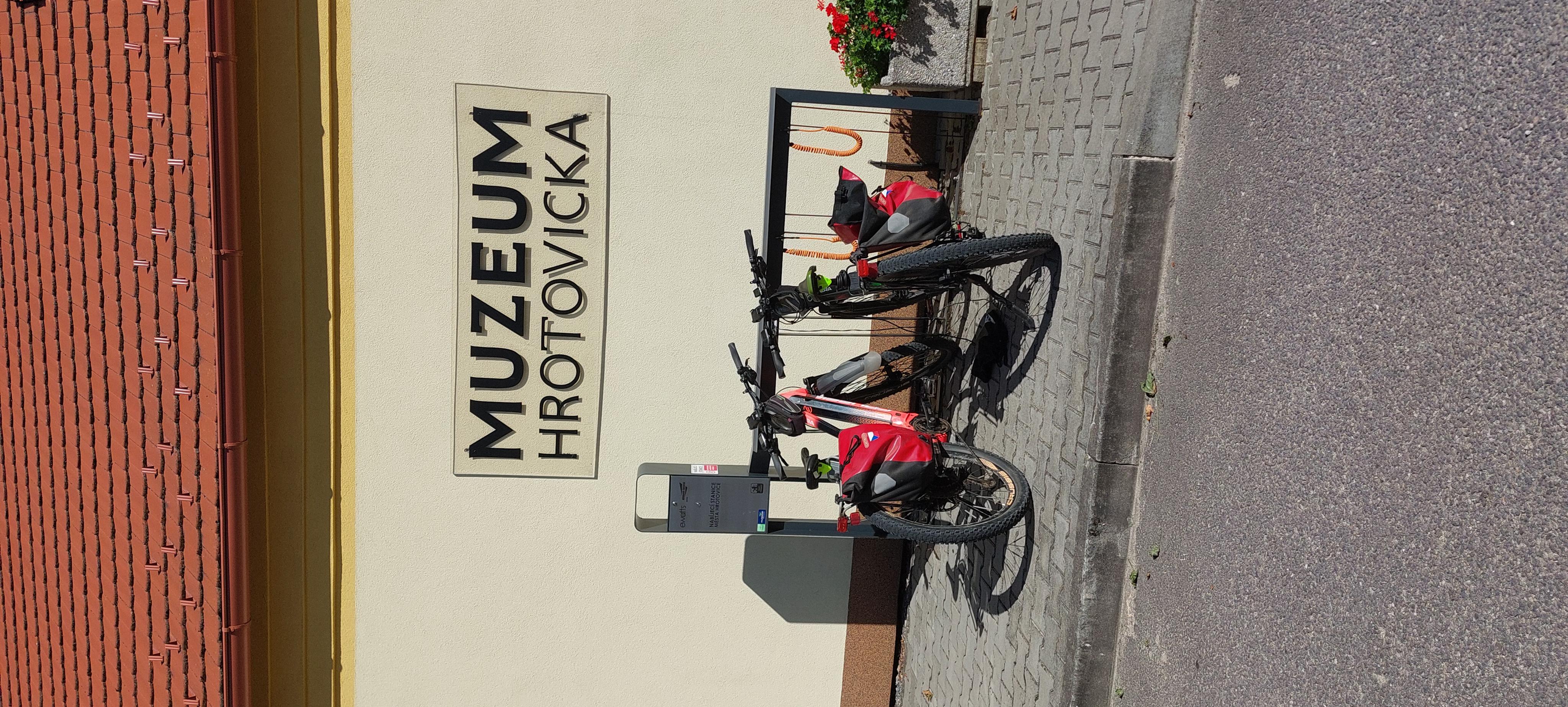 Nabíjecí stanice pro elektrokola Muzeum Hrotovicka foto 5