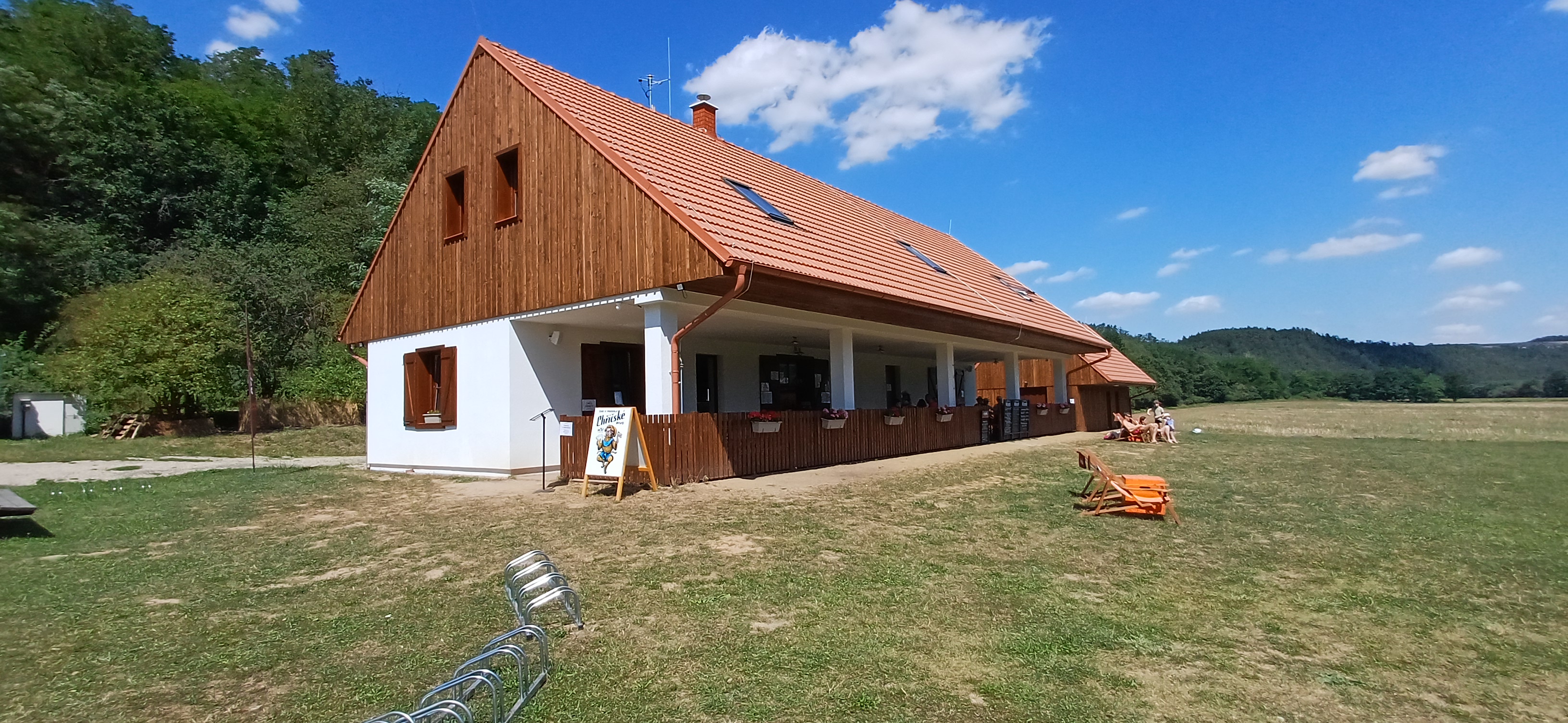 Obžerstvení u kostela foto 4