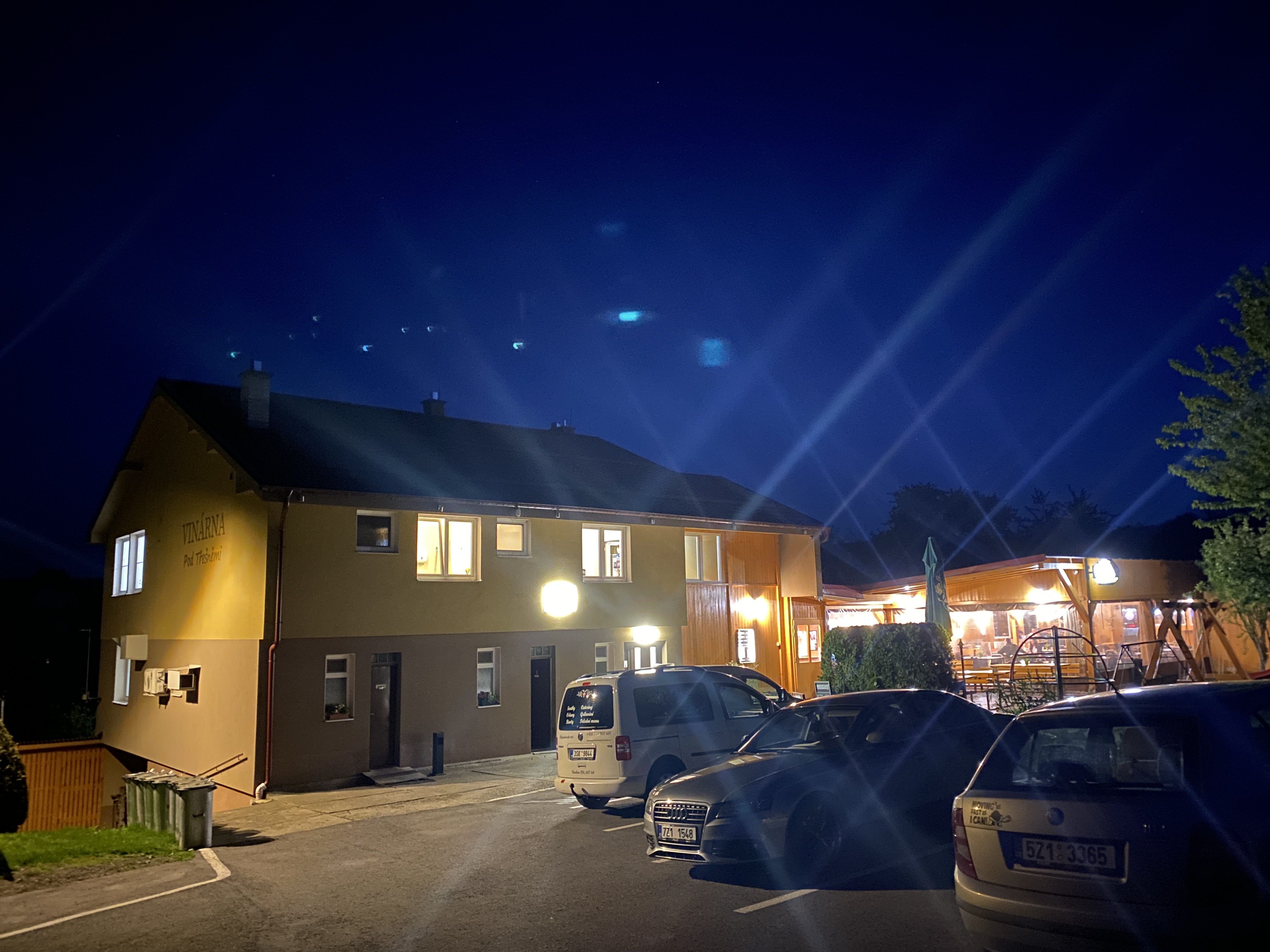 Vinárna Pod Třešněmi foto 2