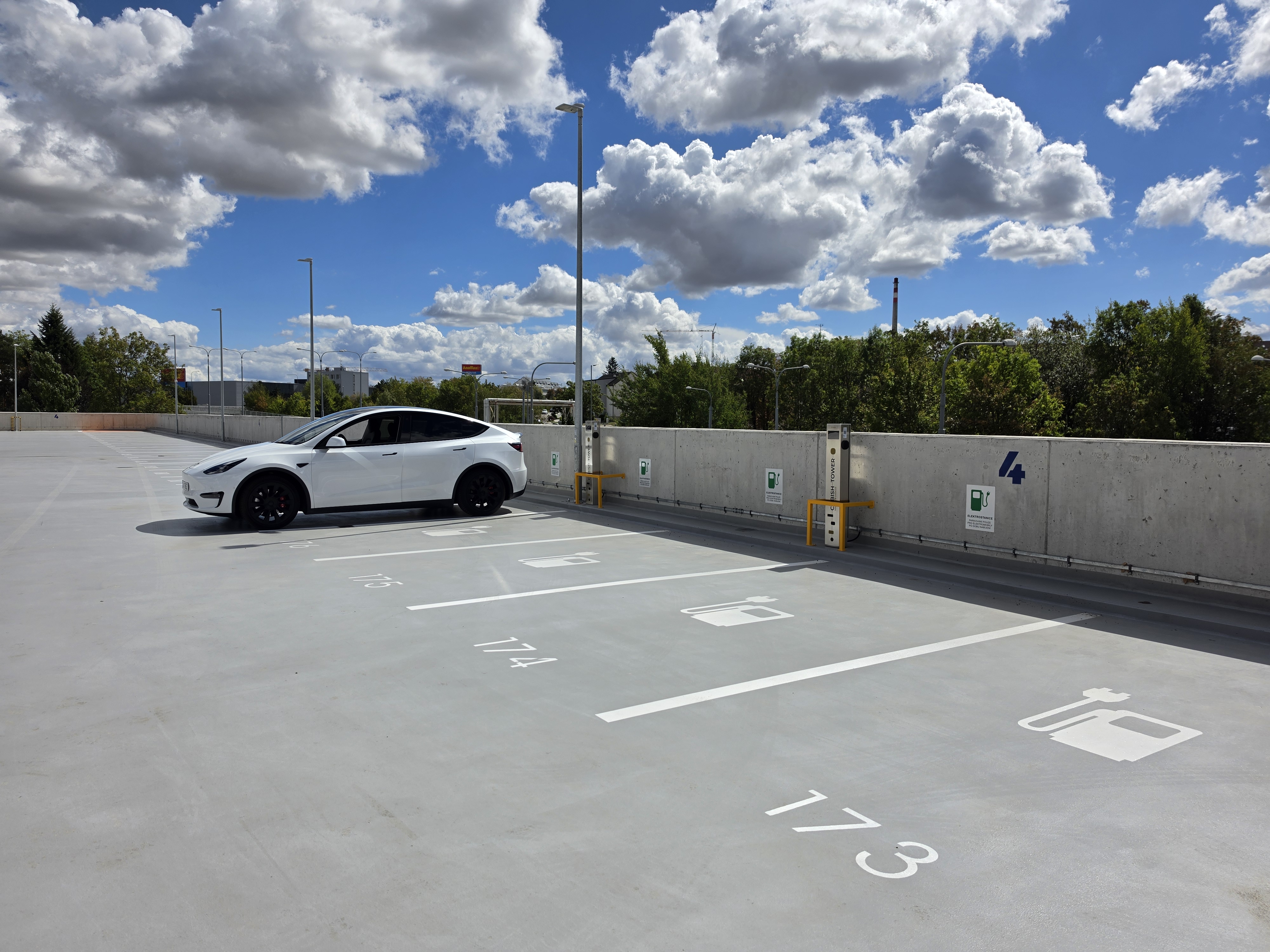 Nabíjecí stanice pro elektromobily foto 3