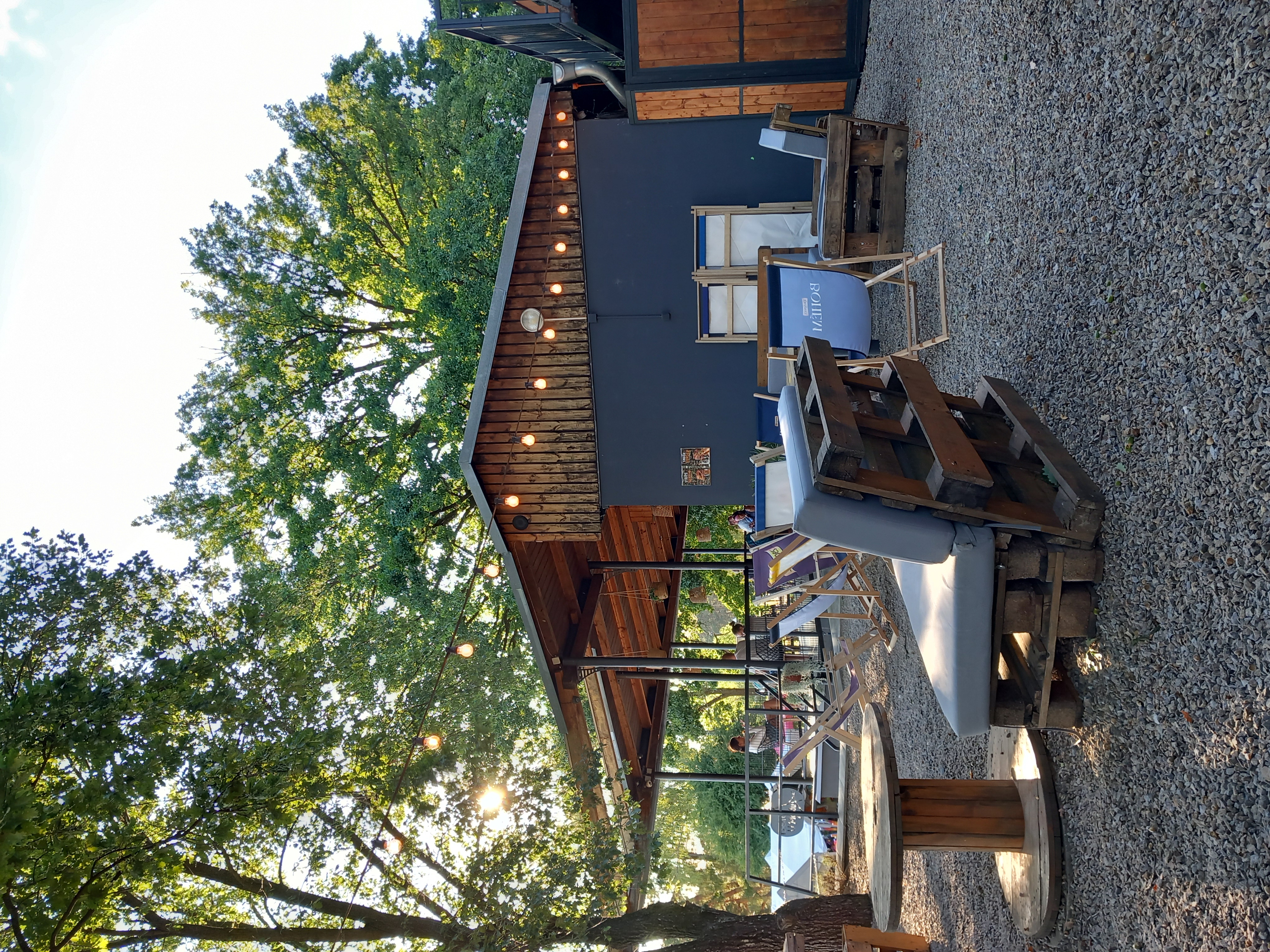 Bistro u mostu foto 1