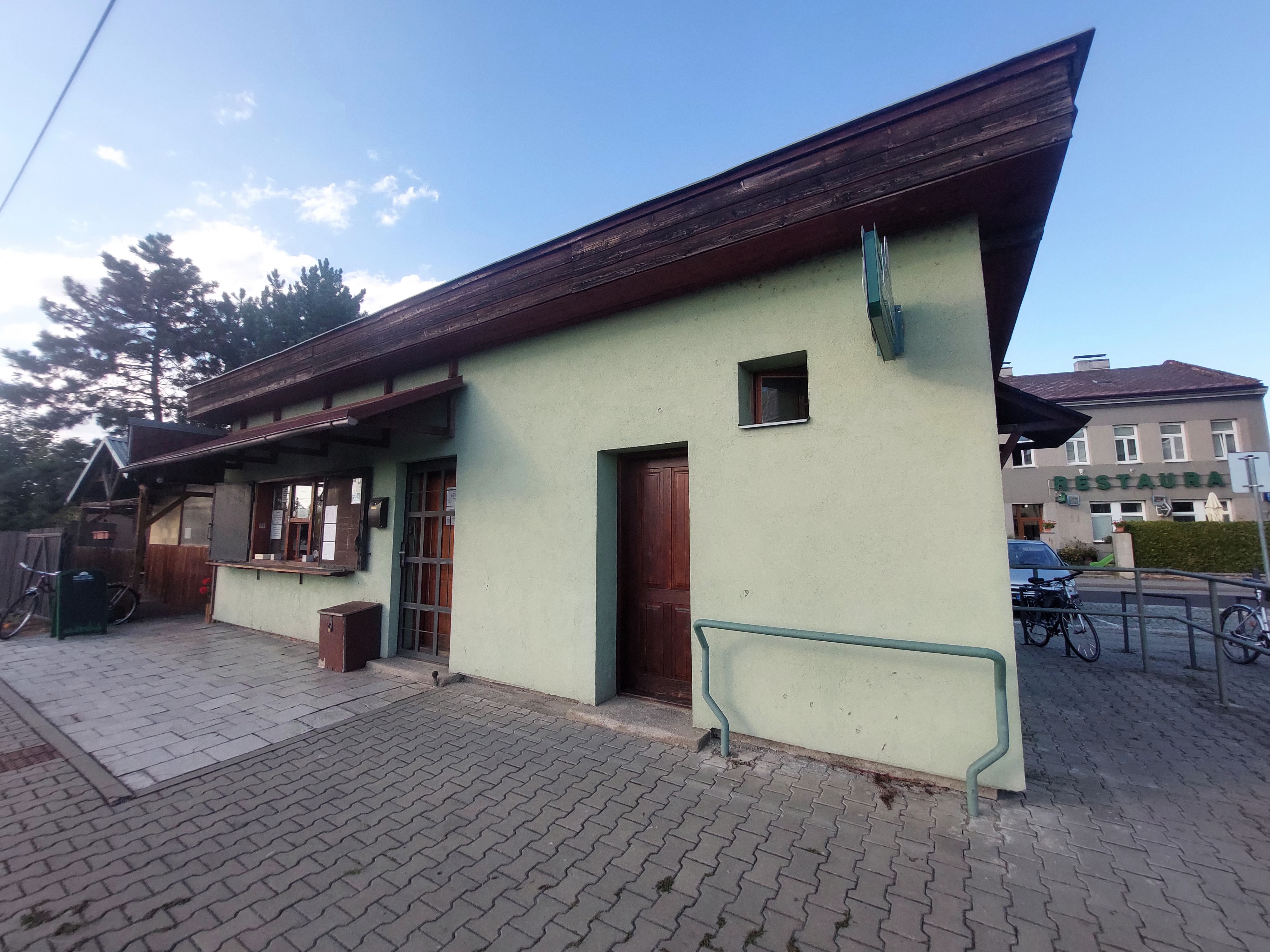 Krmítko u nádraží foto 4