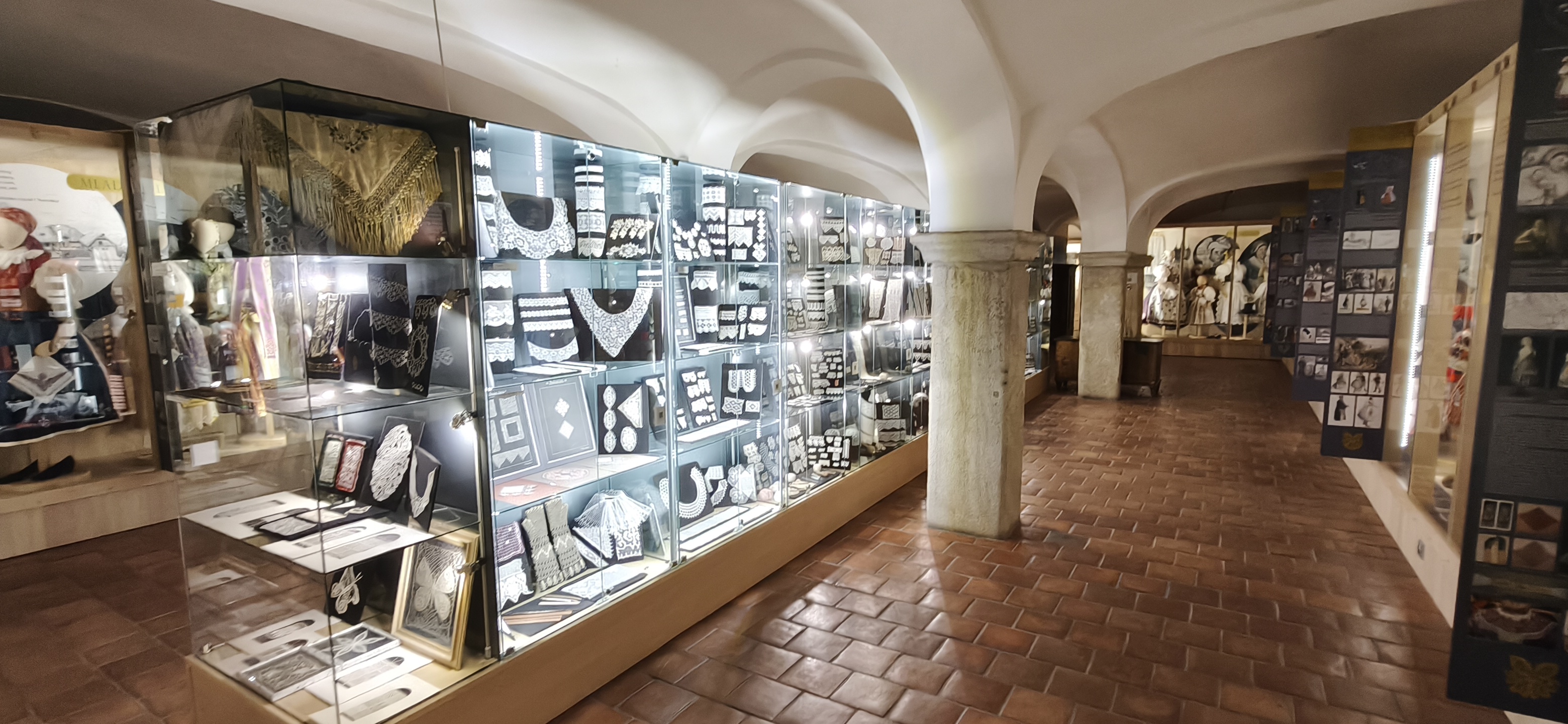 Muzeum Ostrov lidových krojů foto 2