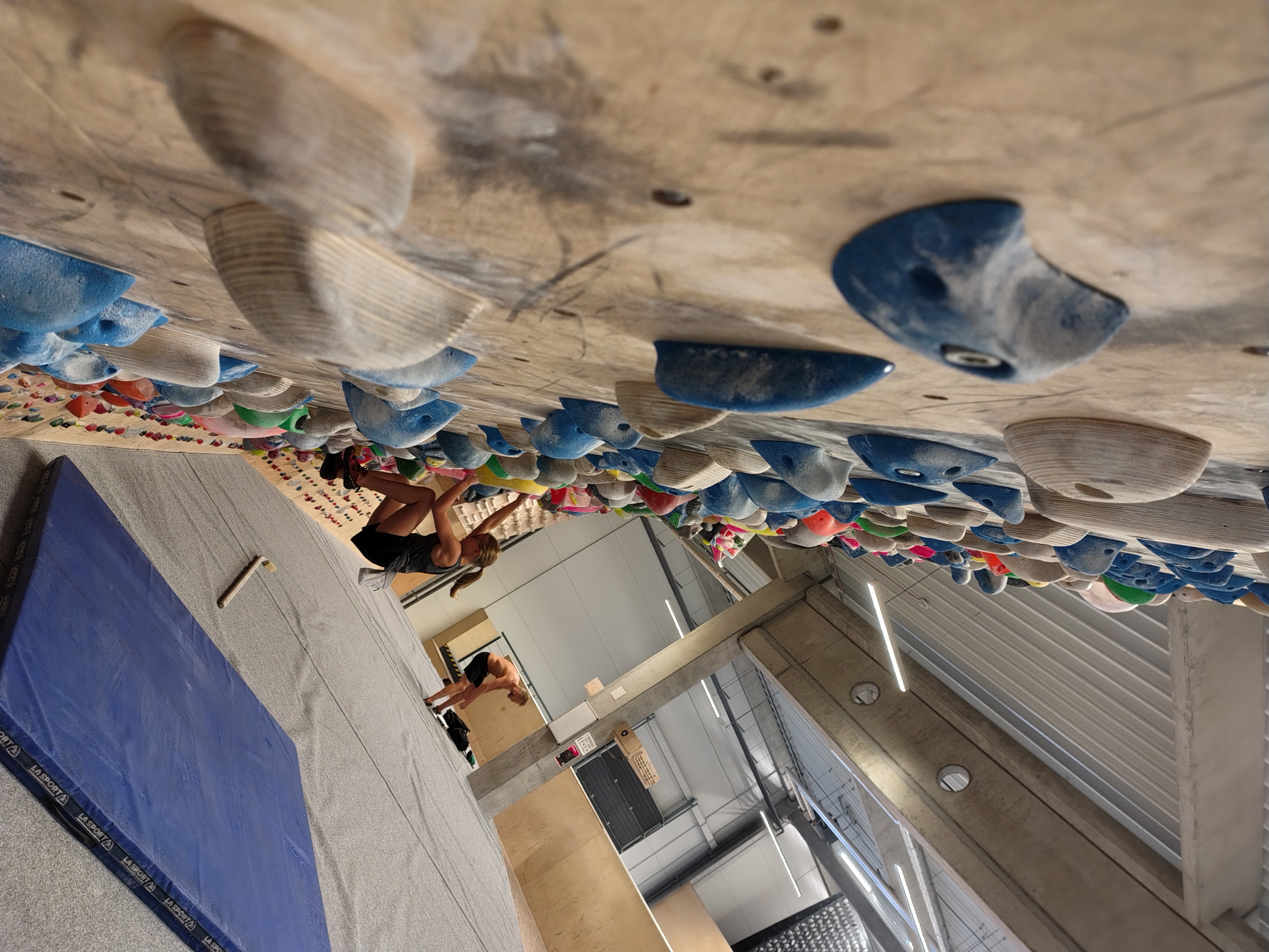 HANGAR climbing playground by Adam Ondra foto 4