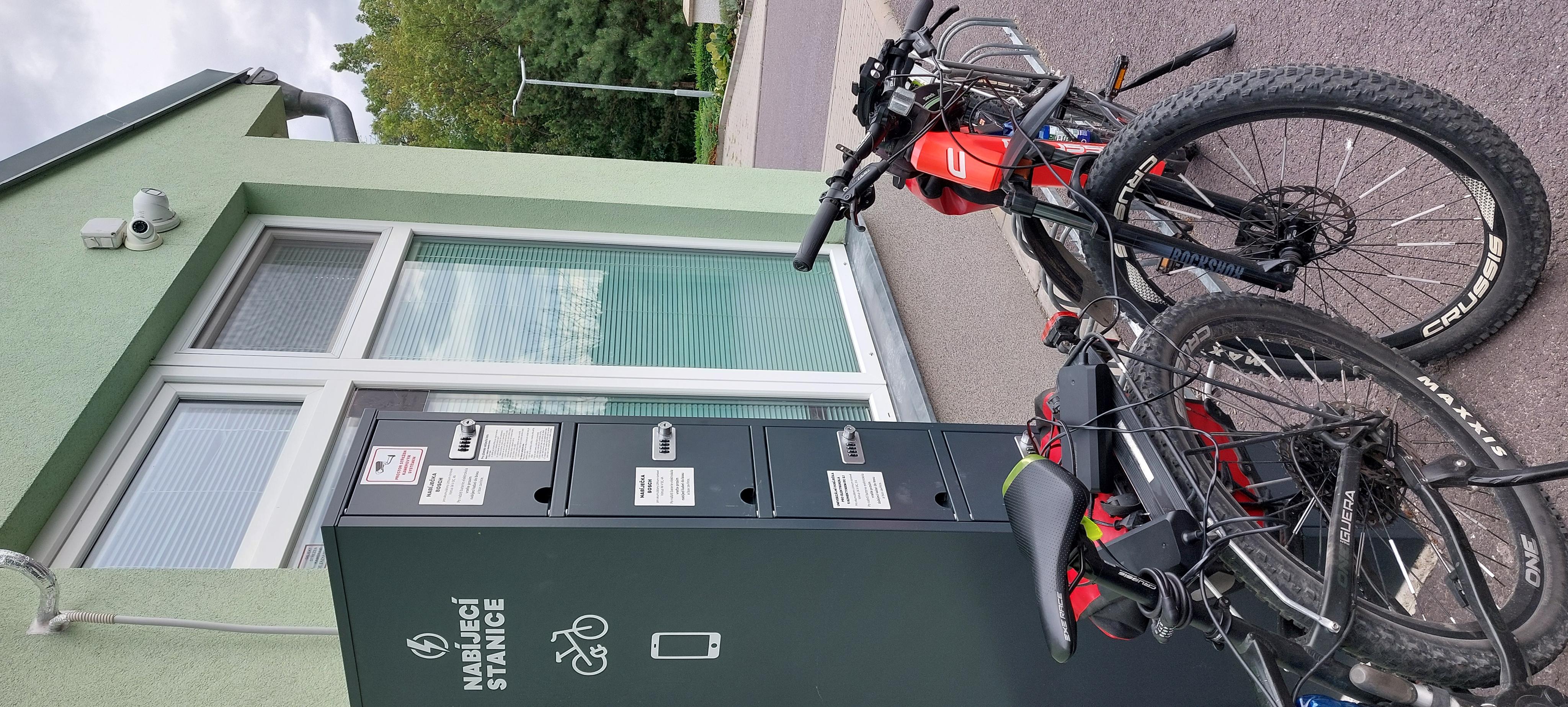 Nabíjecí stanice pro elektrokola a mobilní zařízení foto 5