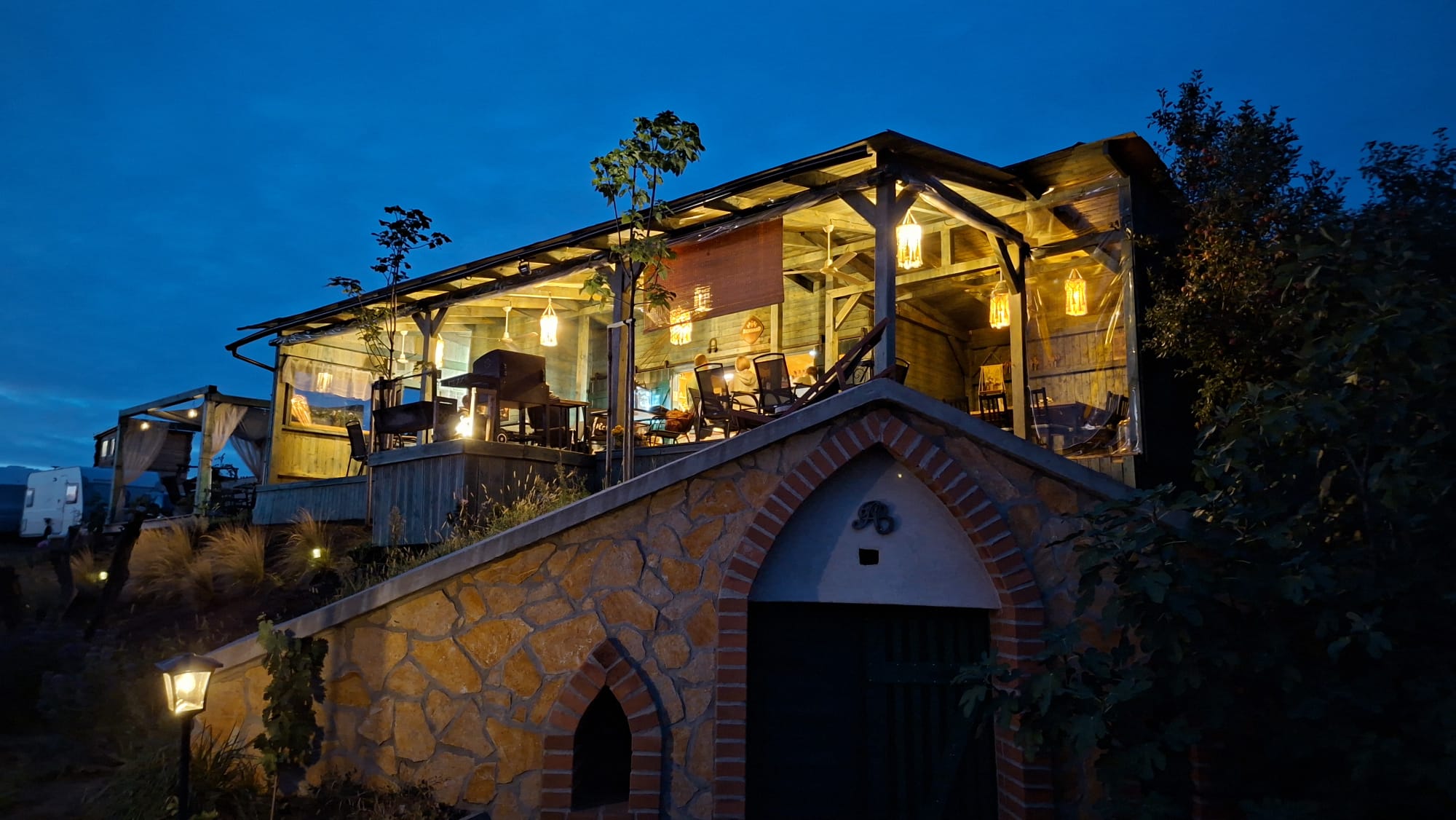 Bistro a Karavanpark meruňky a vinohrady Vrbice foto 5