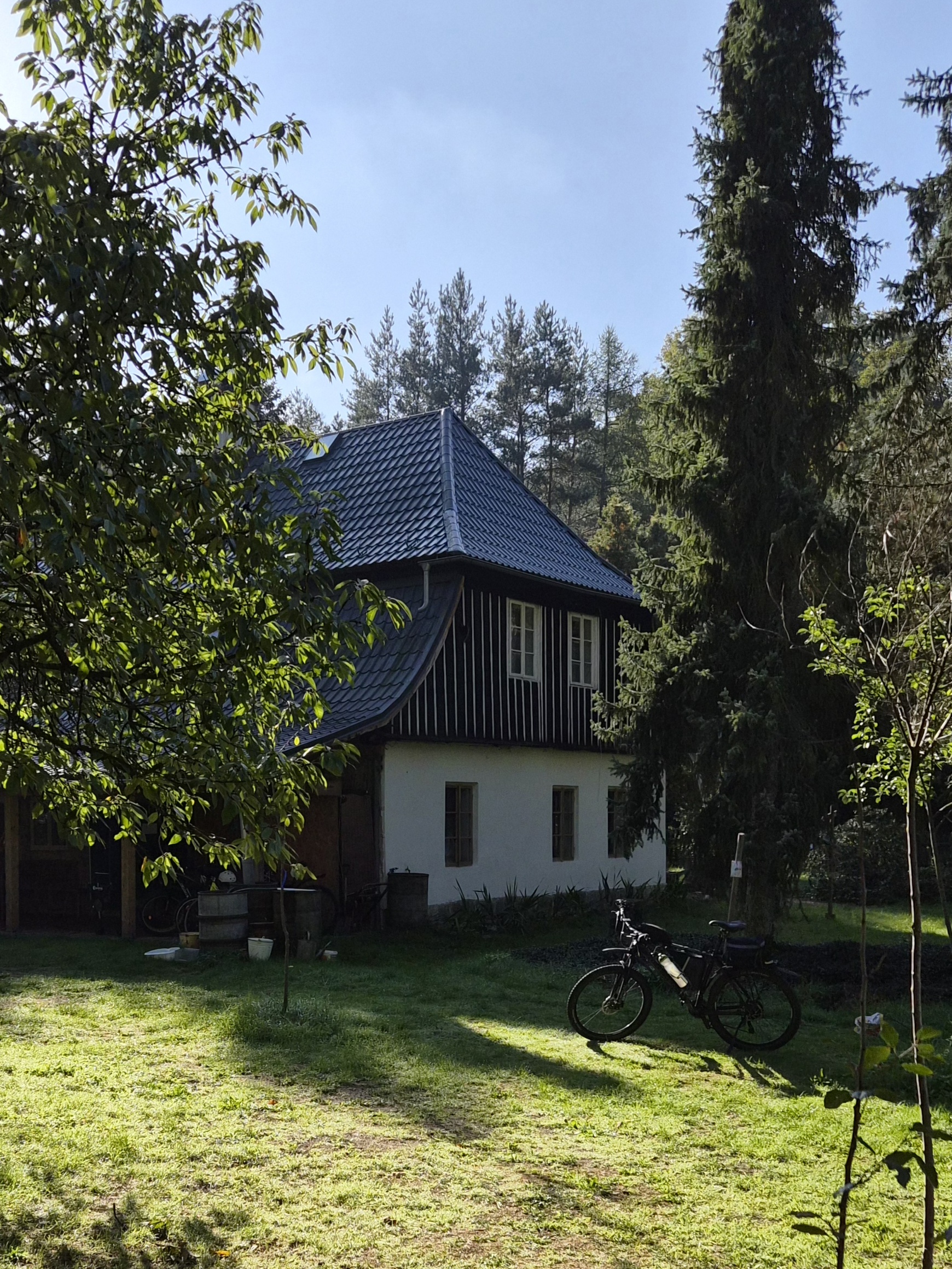 Samota v lese na Kokořínsku foto 1