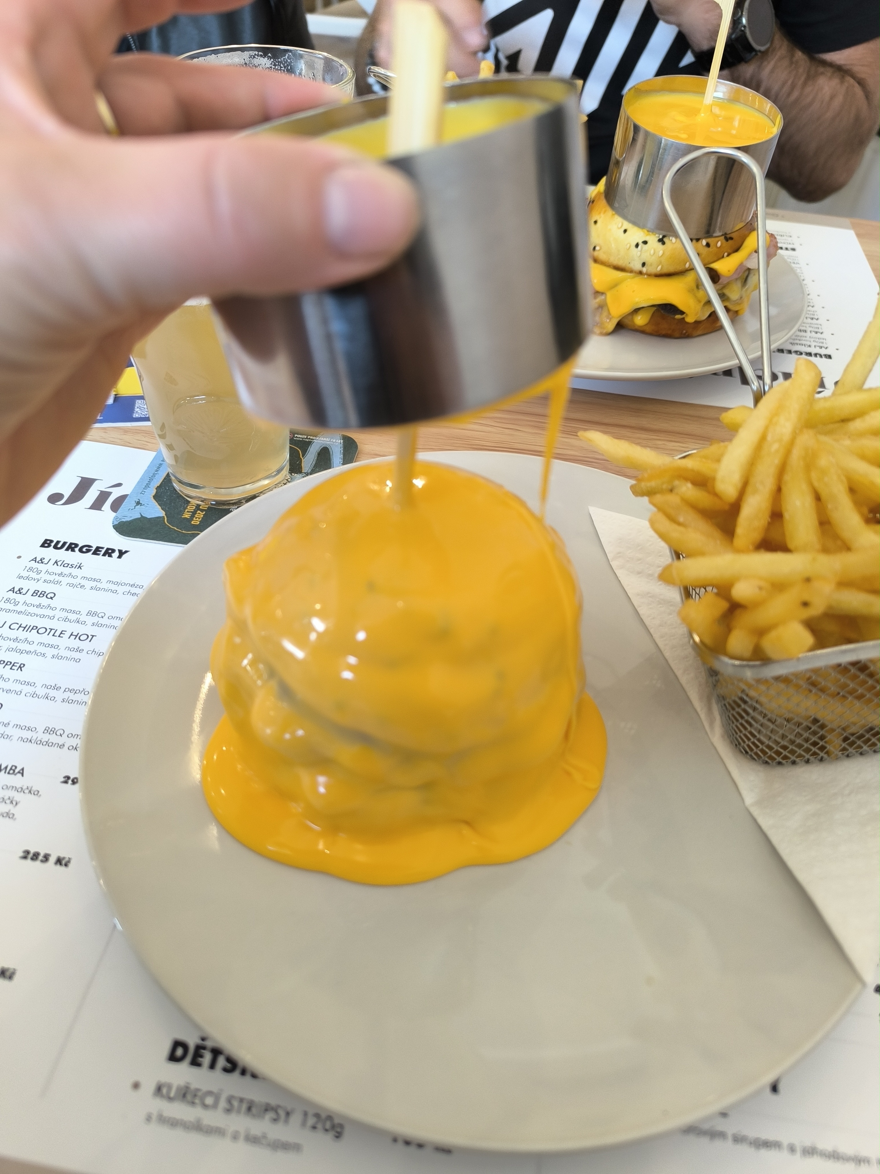 A&J Burger foto 6