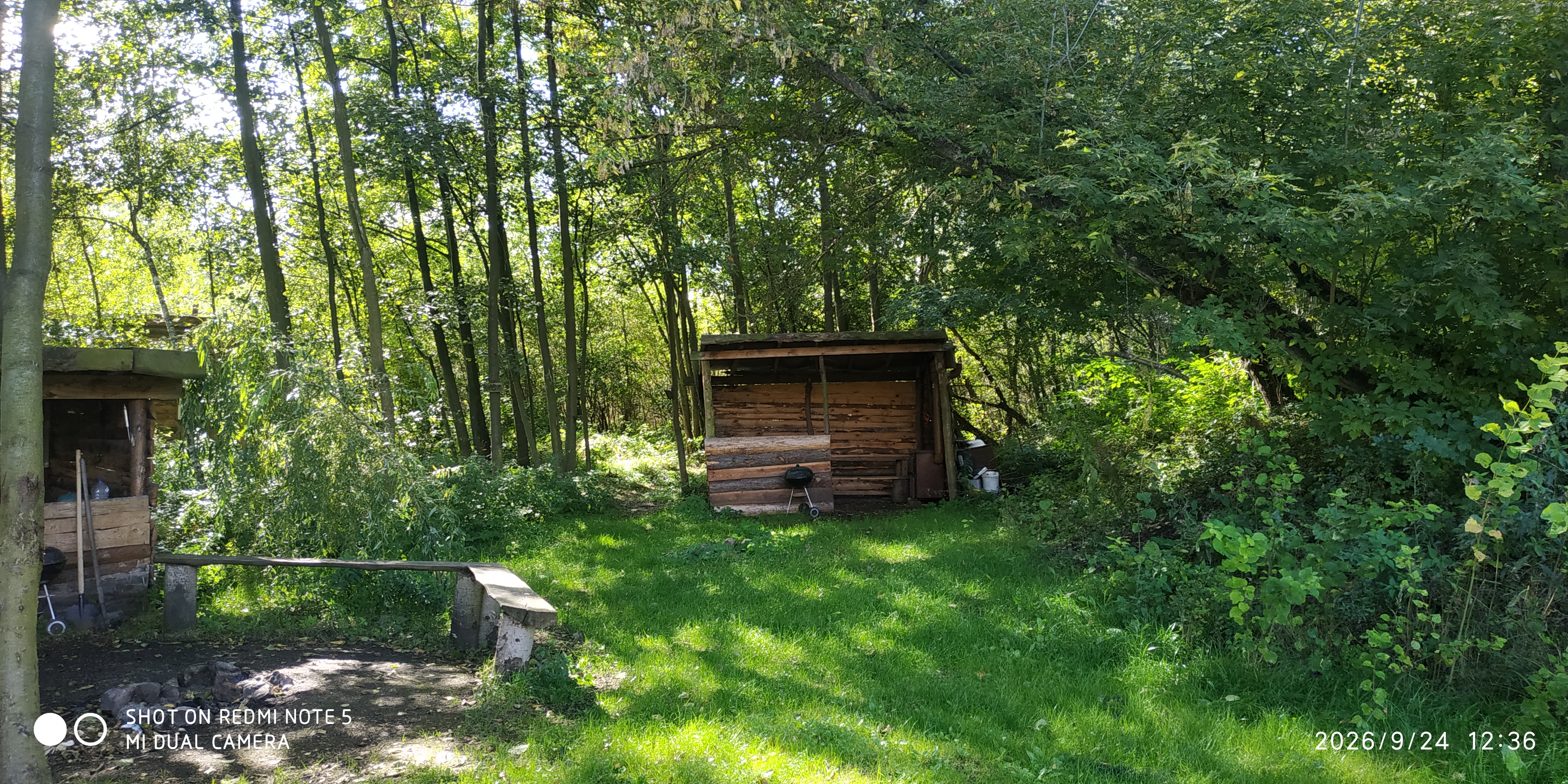 Maringotka u rybníčku foto 1
