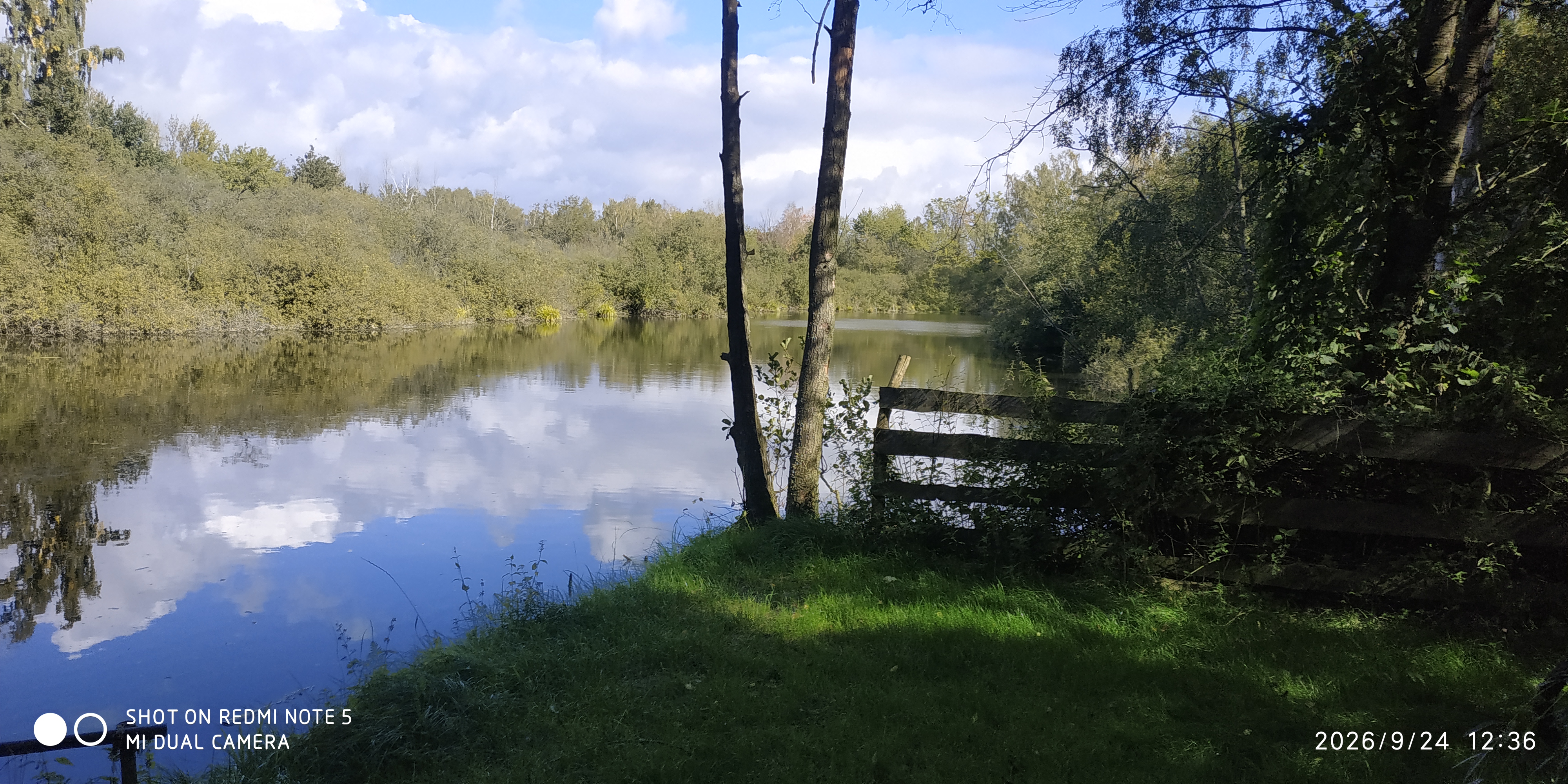 Maringotka u rybníčku foto 3